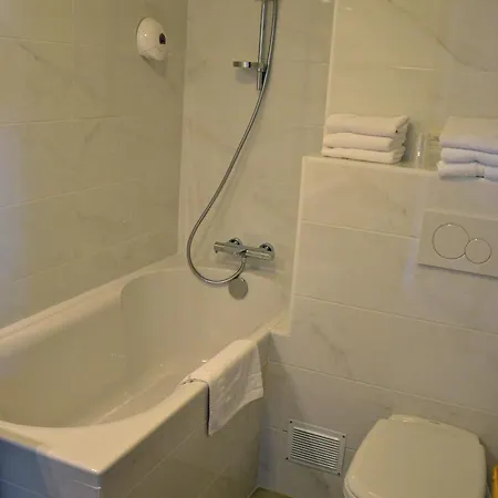 Floralp Hotel 2*